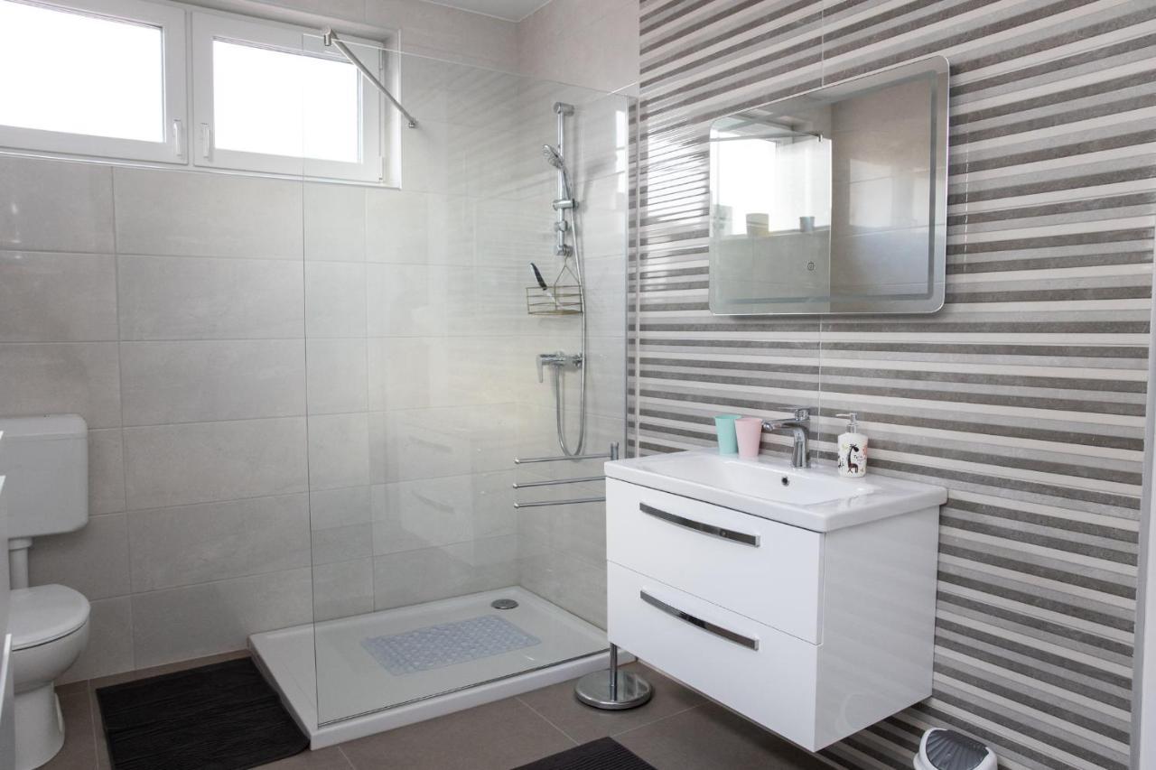 Apartman Ena เบียโลวาร์ ภายนอก รูปภาพ