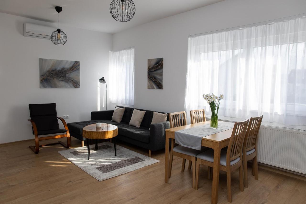 Apartman Ena เบียโลวาร์ ภายนอก รูปภาพ