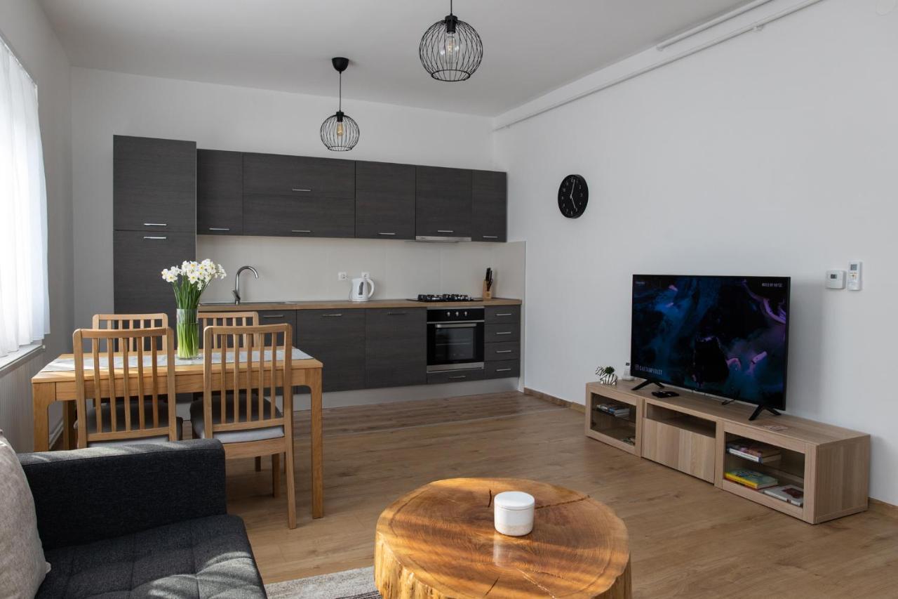 Apartman Ena เบียโลวาร์ ภายนอก รูปภาพ