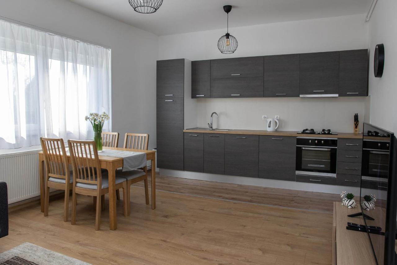Apartman Ena เบียโลวาร์ ภายนอก รูปภาพ