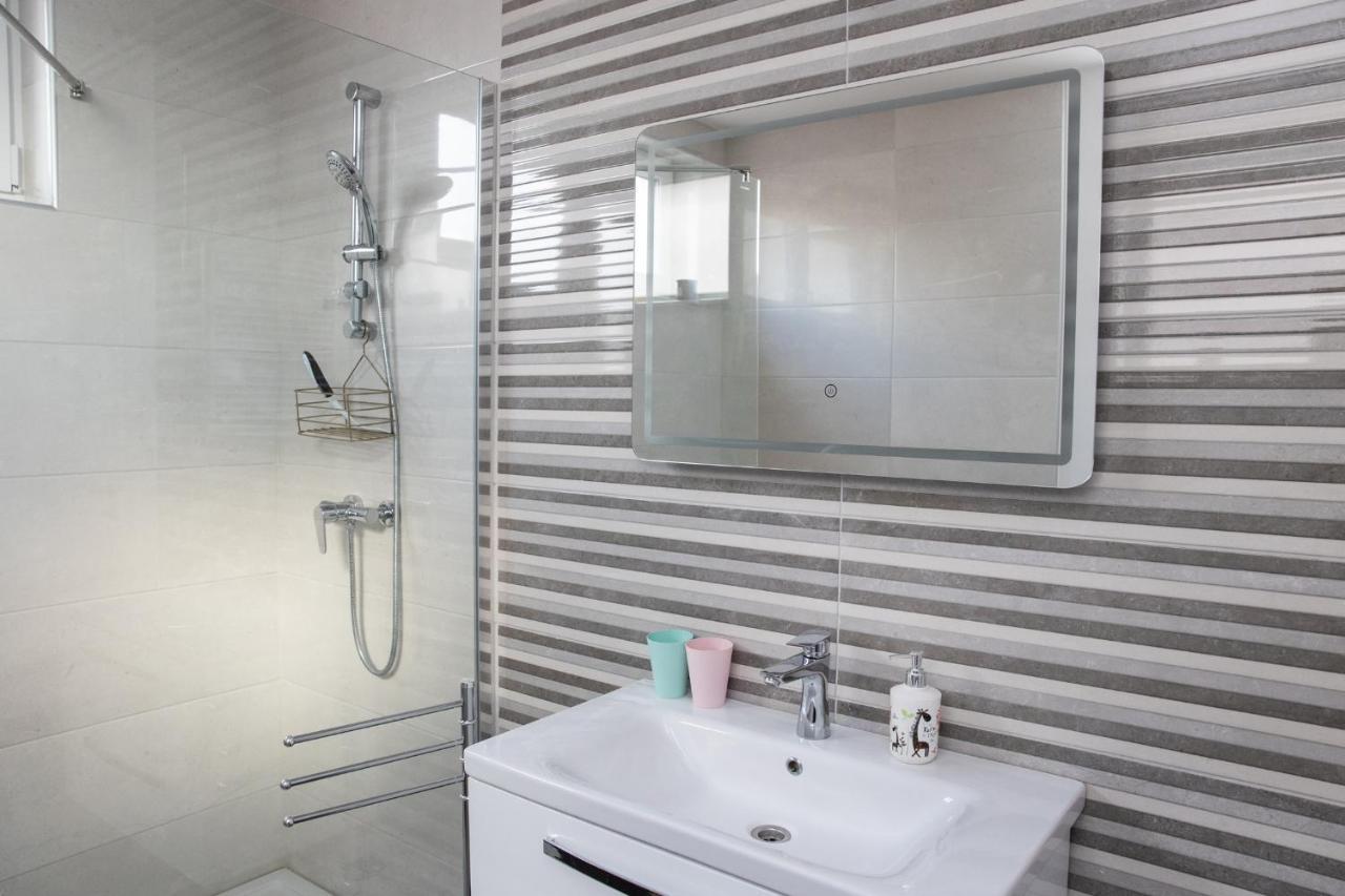 Apartman Ena เบียโลวาร์ ภายนอก รูปภาพ